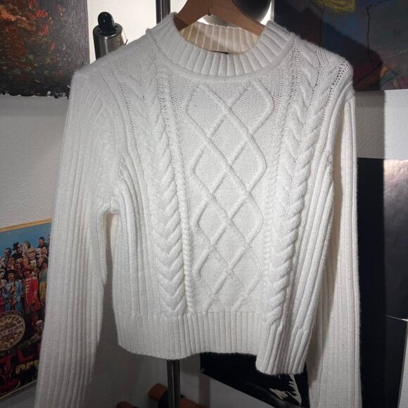 Tommy Hilfiger White Cable Knit Sweater – Fits Like Size S – Excellent Condition - Picture 3 of 5
